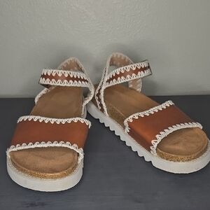 Comfort Brown With Stitching Sandals Size 10